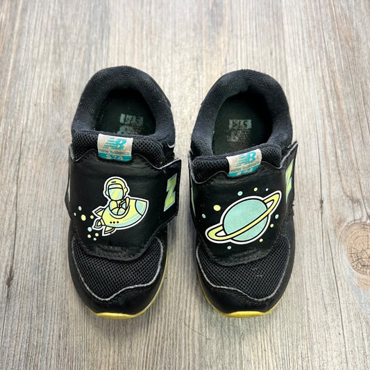 Black New Balance Velcro Shoes, 7.5T