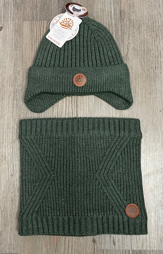 Green CaliKids 2 Pcs Knit Hat & Neck Warmer, 2-5Y