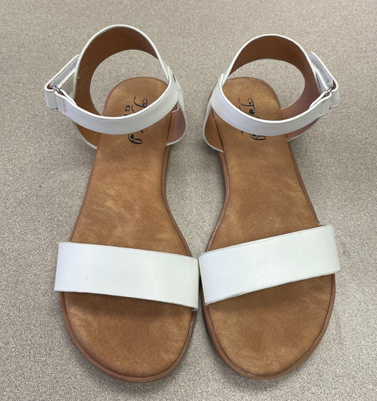 White  Taxi Girl Sandals, 4Y
