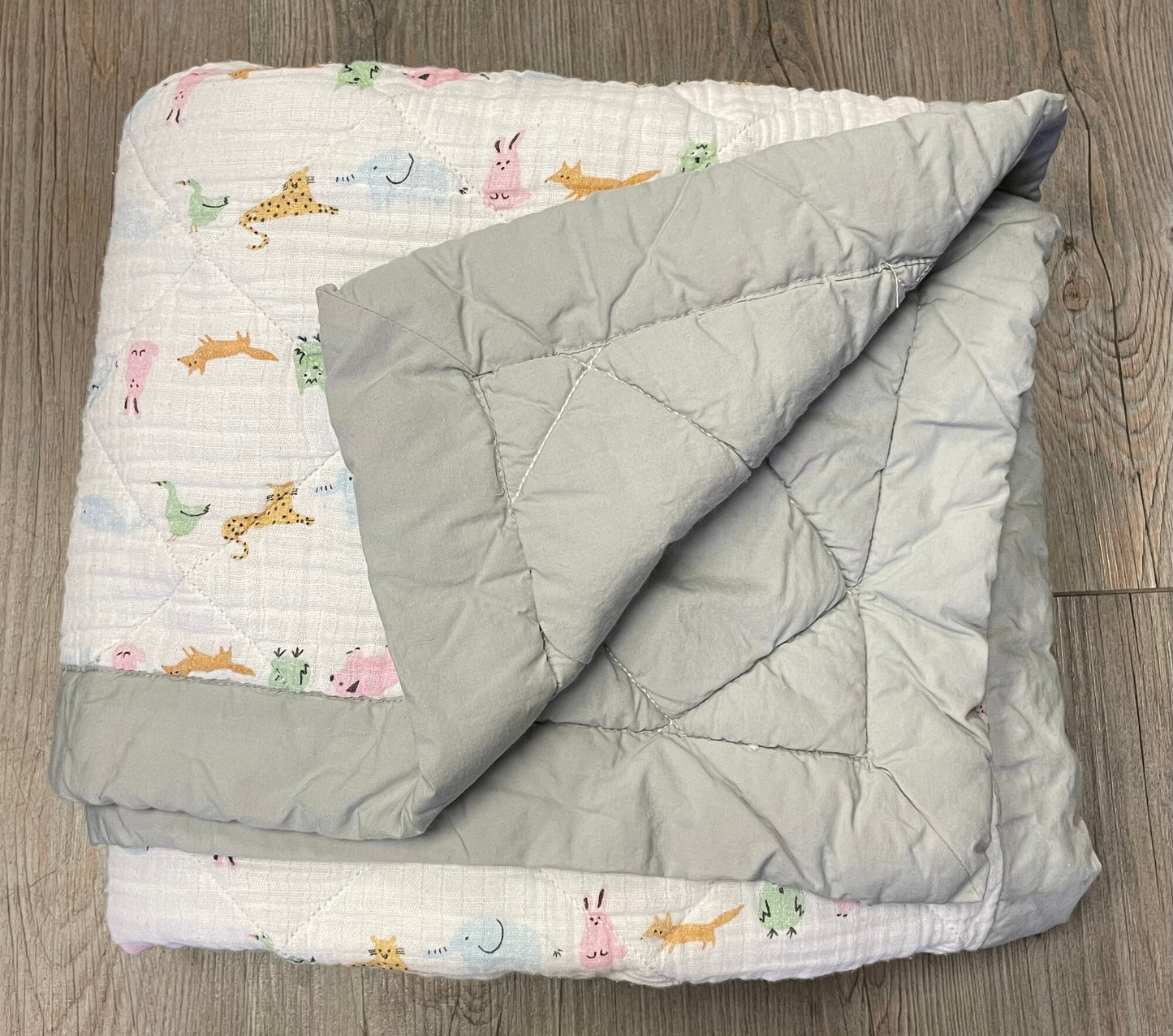 Grey  Aden & Anais Quilted Blan, Pre-owned