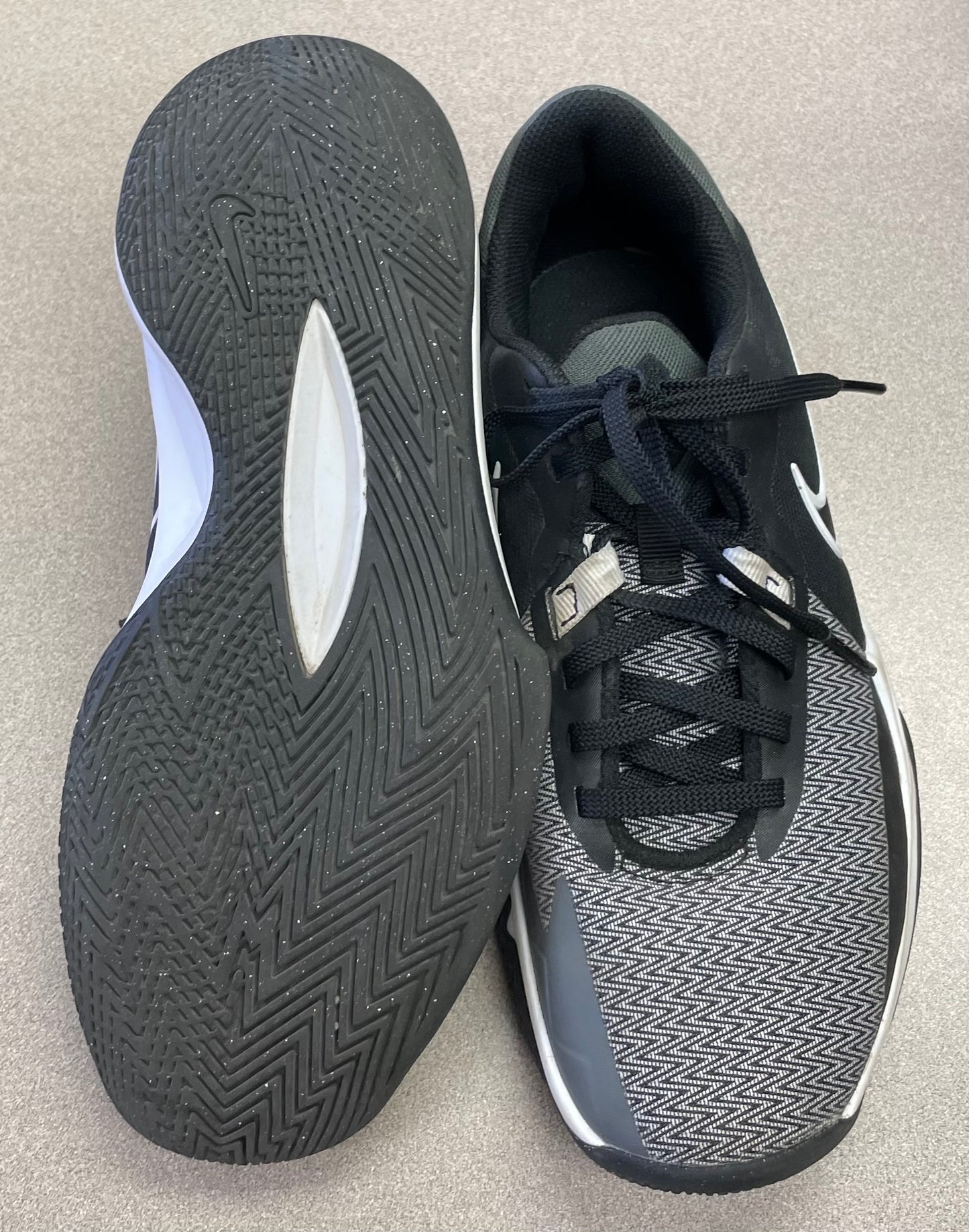 Blk/grey  Nike Shoes, 7.5Y