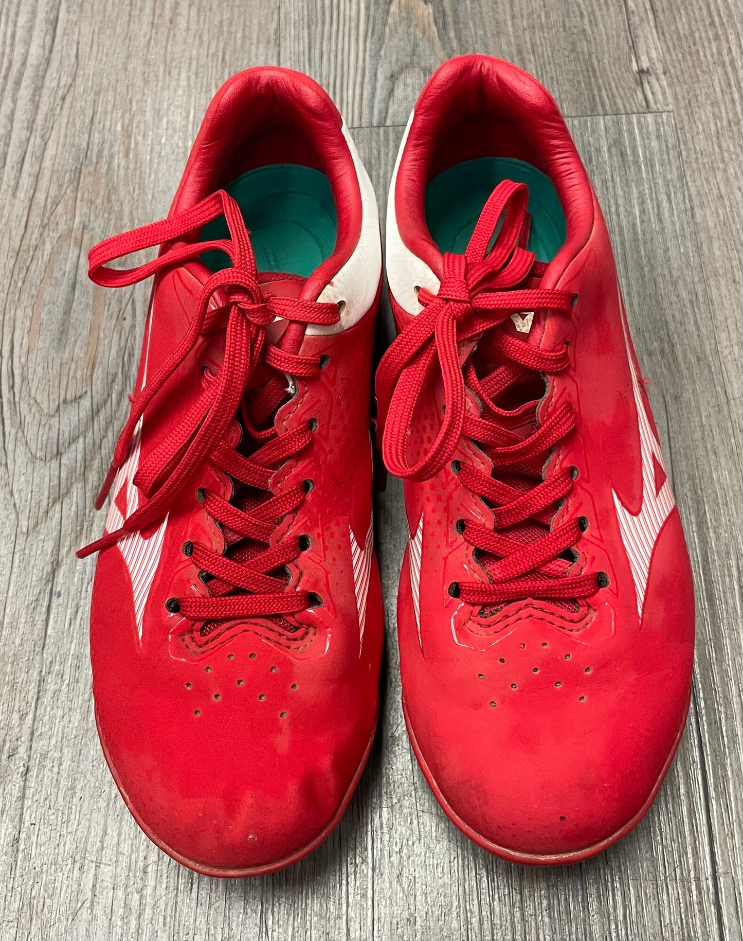 Red  Mizuno Baseball Cleats, 2Y