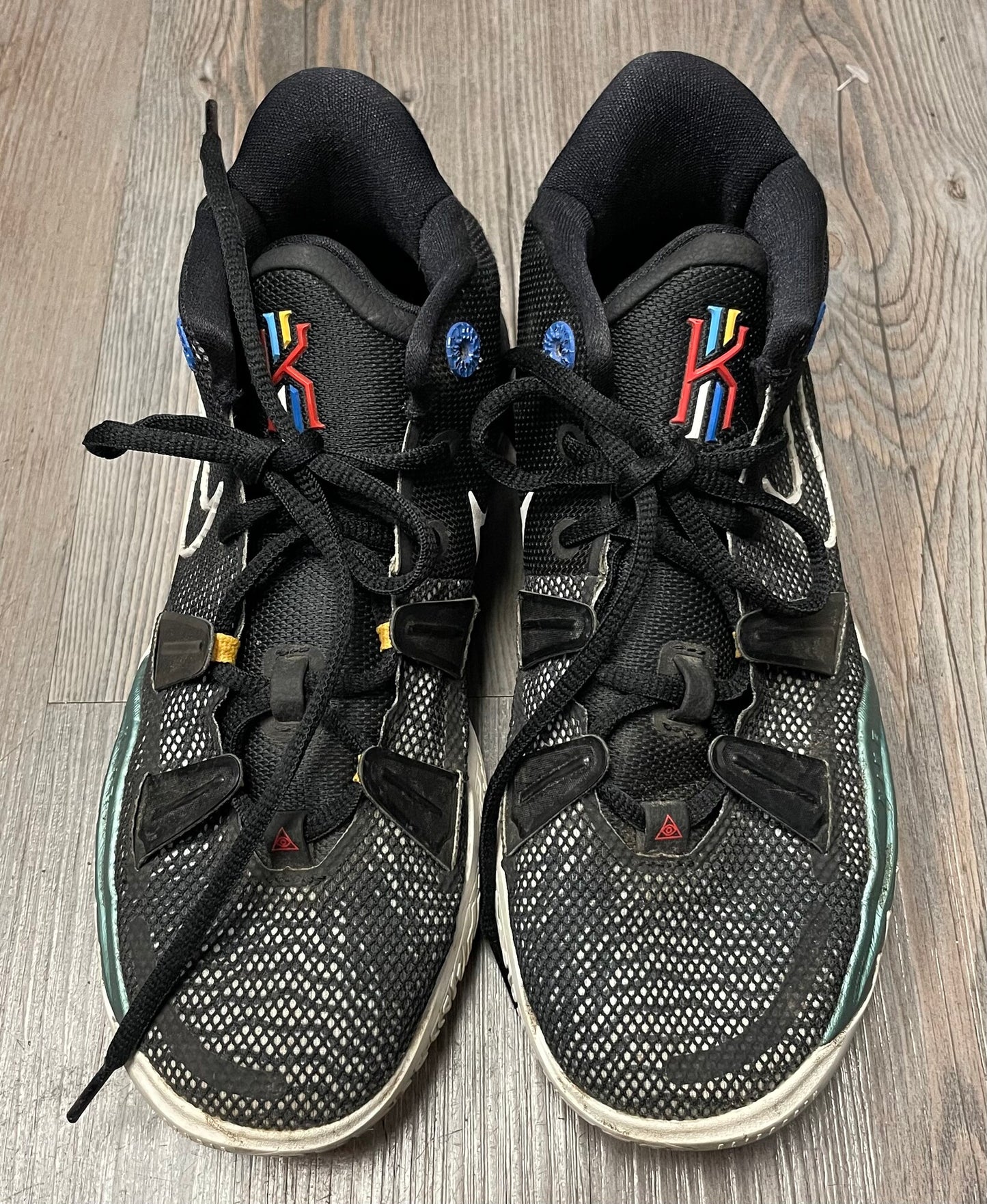 Black  Nike Kyrie Shoes, 5Y