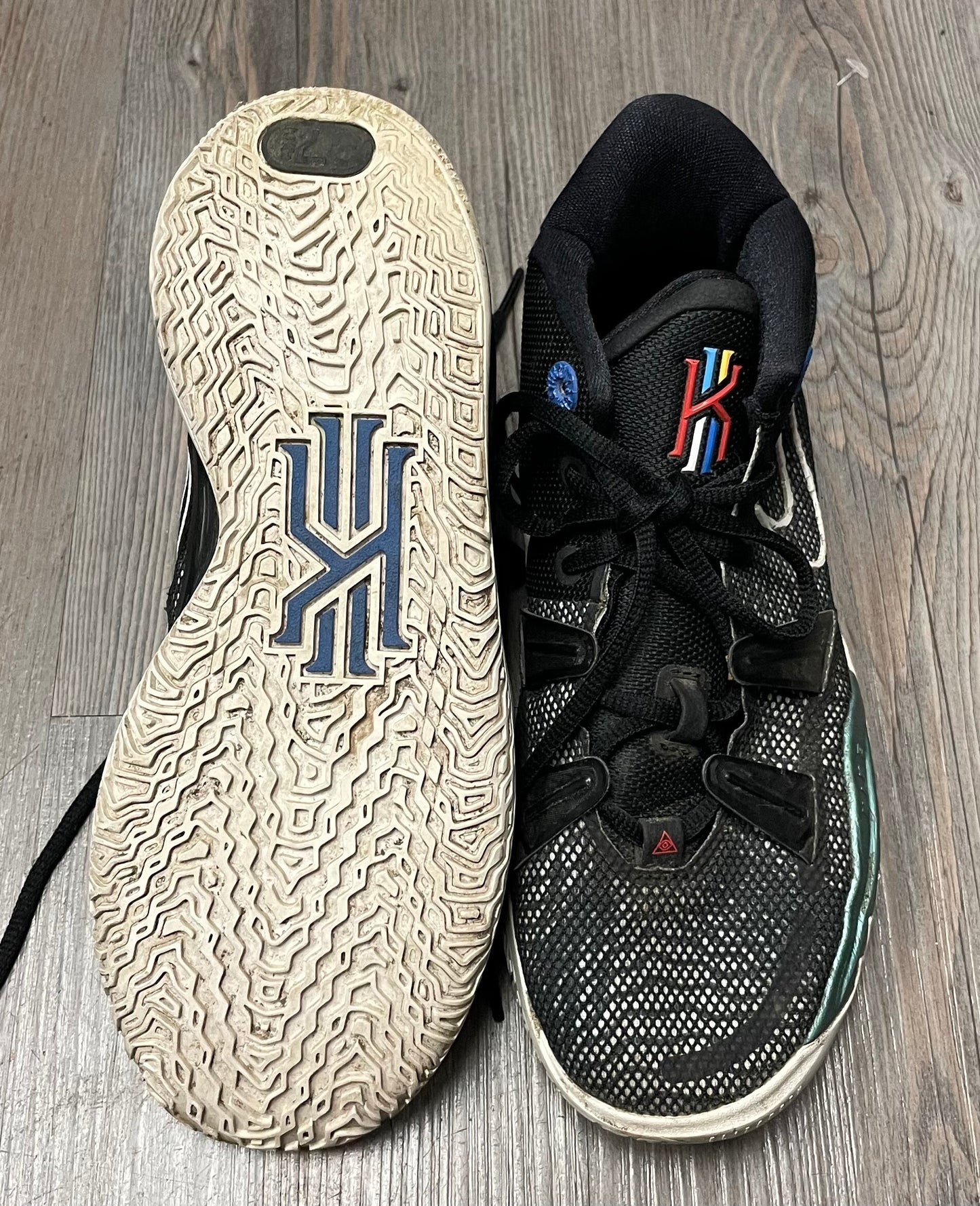 Black  Nike Kyrie Shoes, 5Y