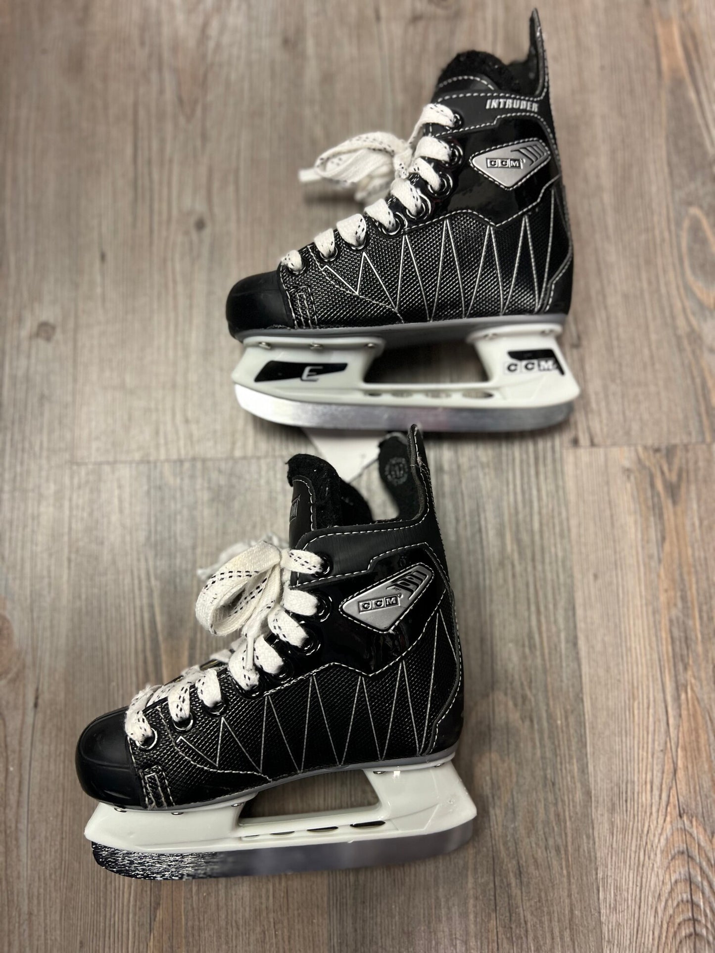 Black  CCM Intruder Hockey Skate, 11Y