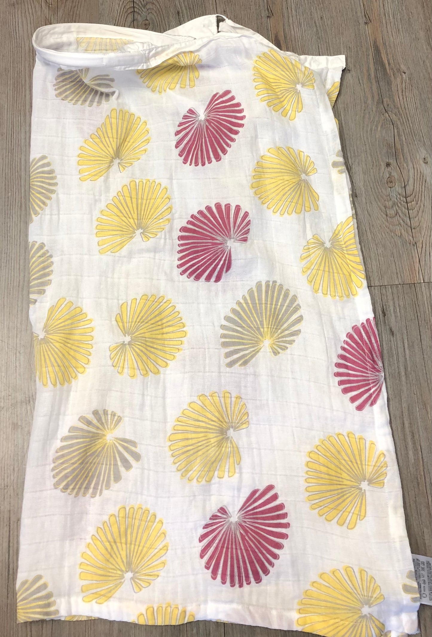 Multi  Bebe Aulait Nursing Cover, Used