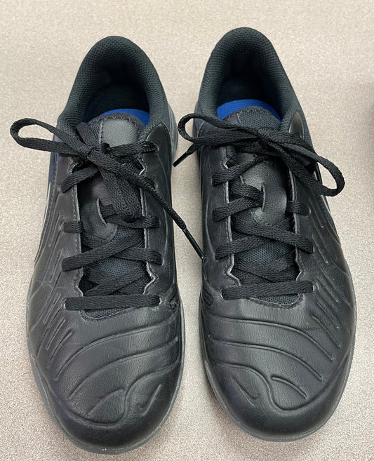 Black  Nike Indoor Cleats, 4.5Y