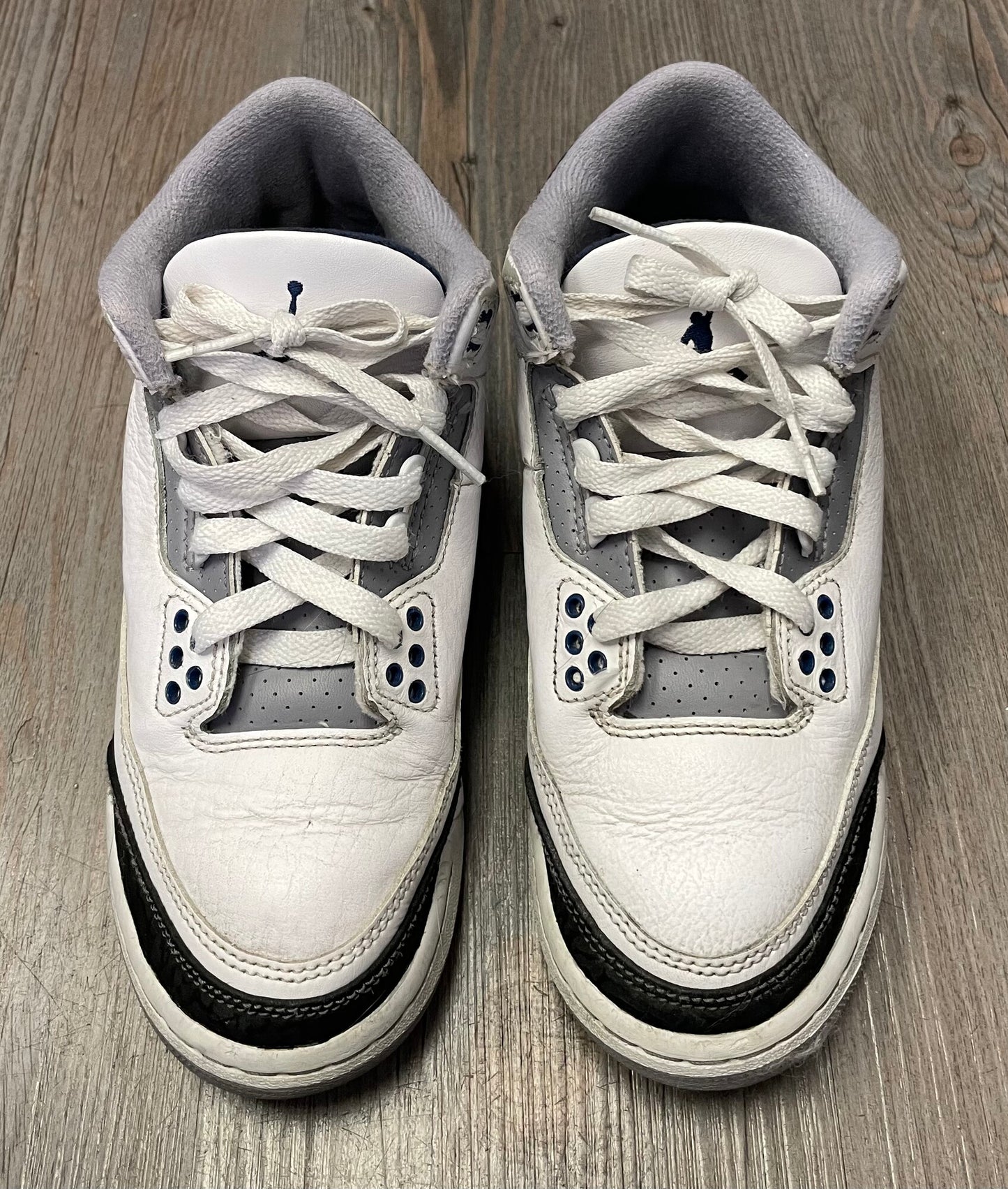 White  Jordan Basketball Shoes, 4.5Y