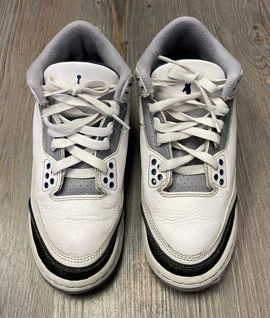 White  Jordan Basketball Shoes, 4.5Y
