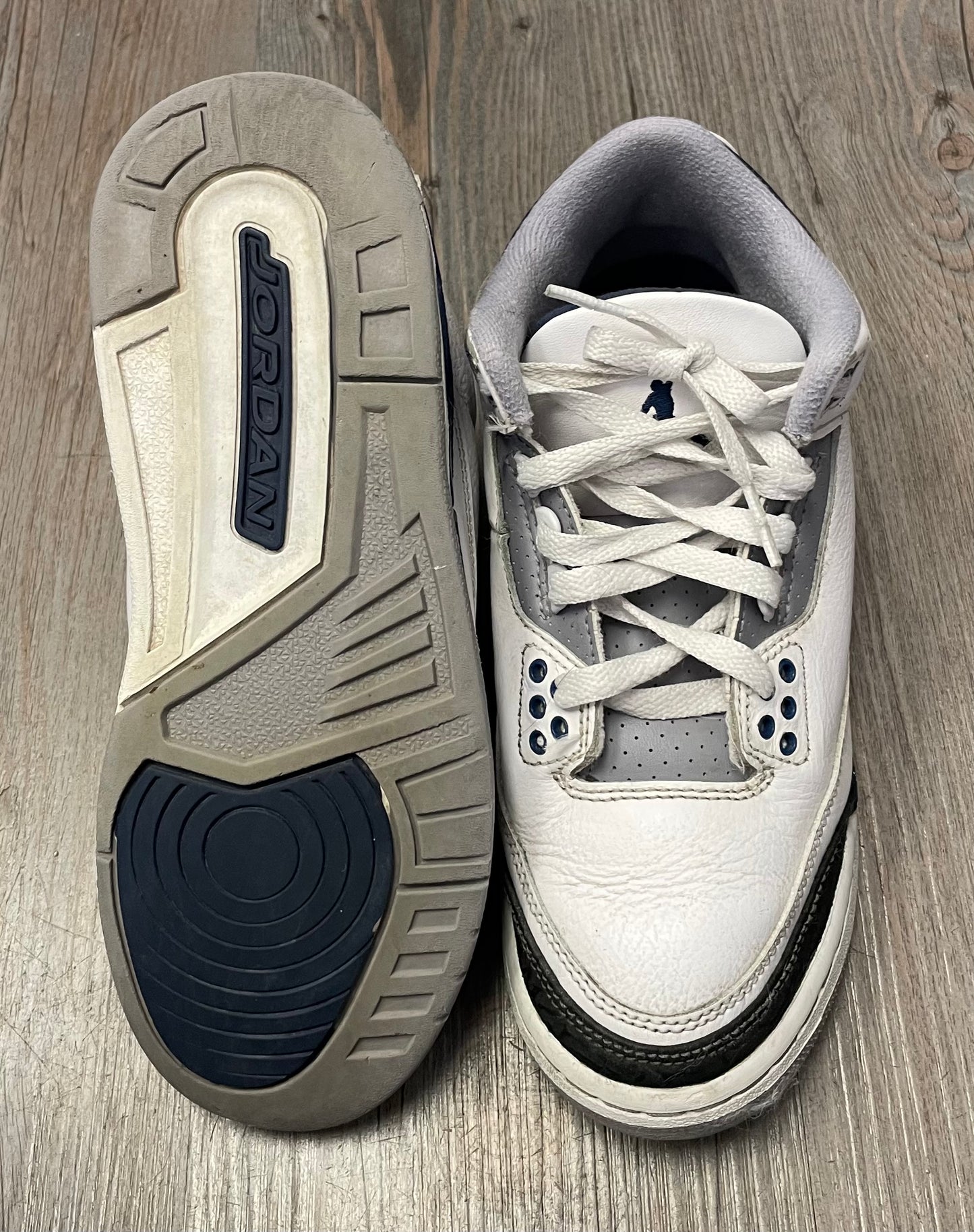 White  Jordan Basketball Shoes, 4.5Y