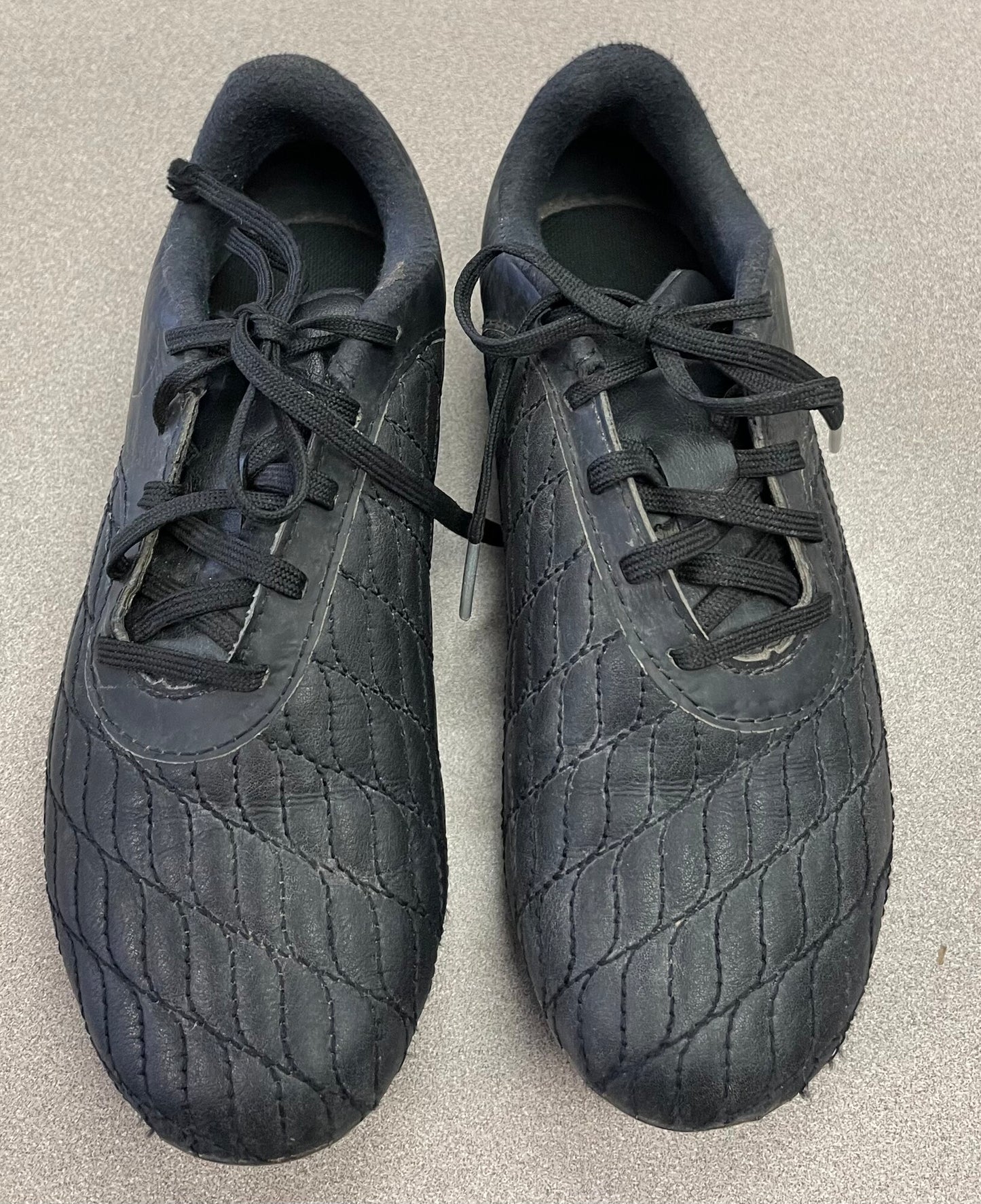 Black  Under Armour Soccer Cleat, 3Y