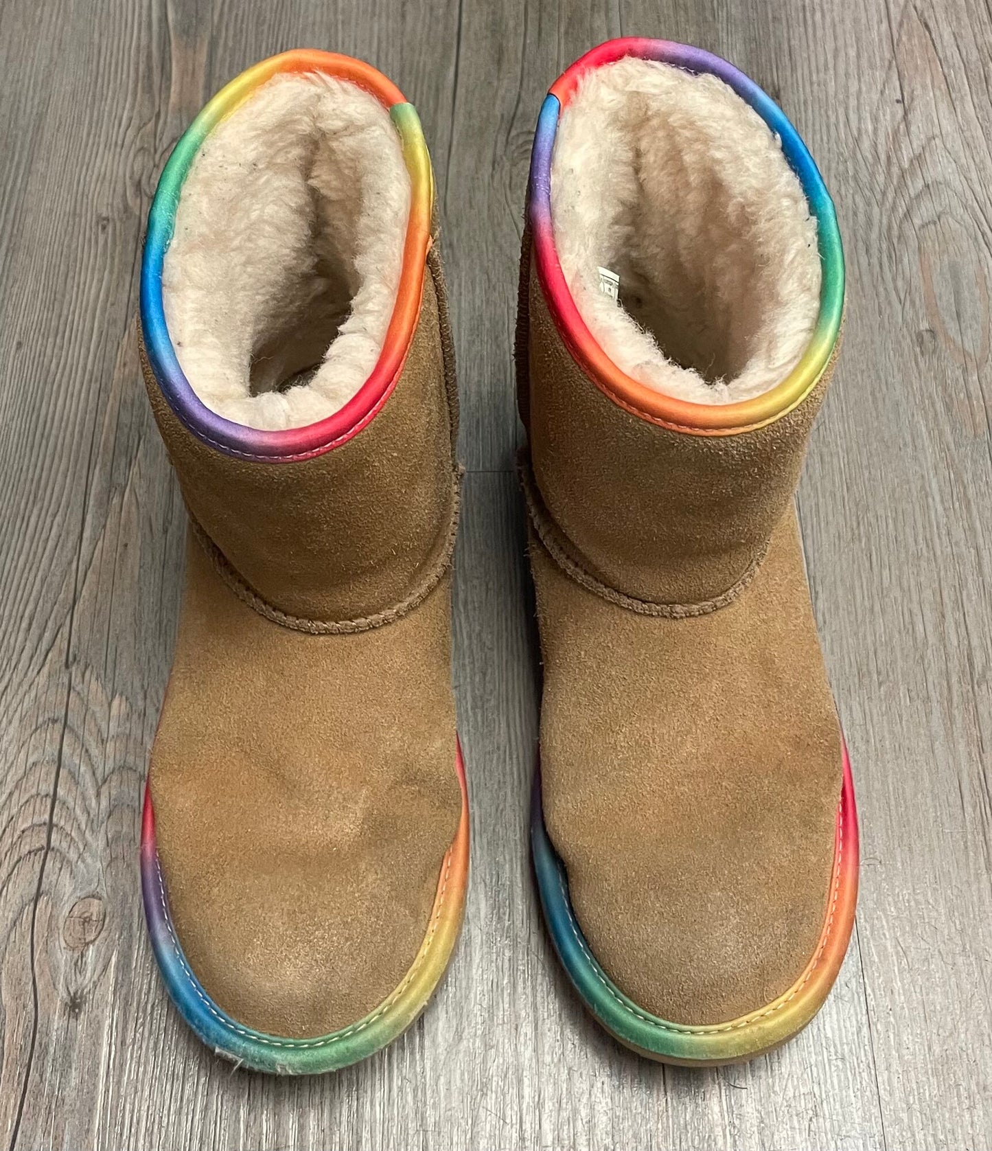 Chesnut  Ugg Classic II Rainbow, 3Y