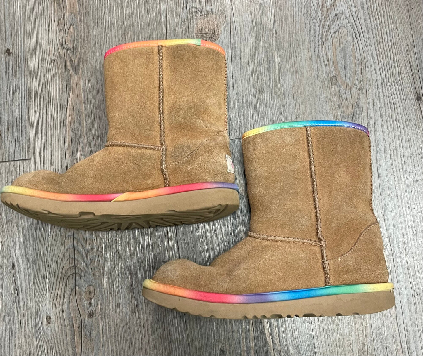 Chesnut  Ugg Classic II Rainbow, 3Y