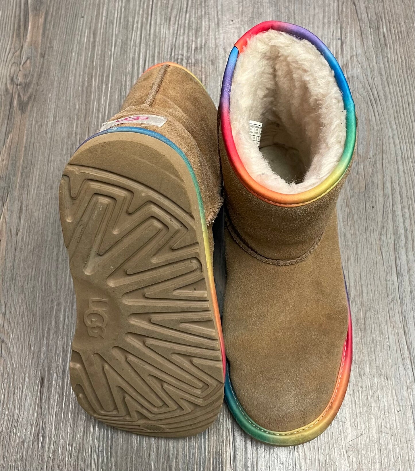 Chesnut  Ugg Classic II Rainbow, 3Y