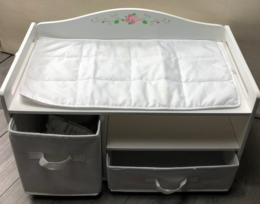 White  Badger Doll Care Station, Set