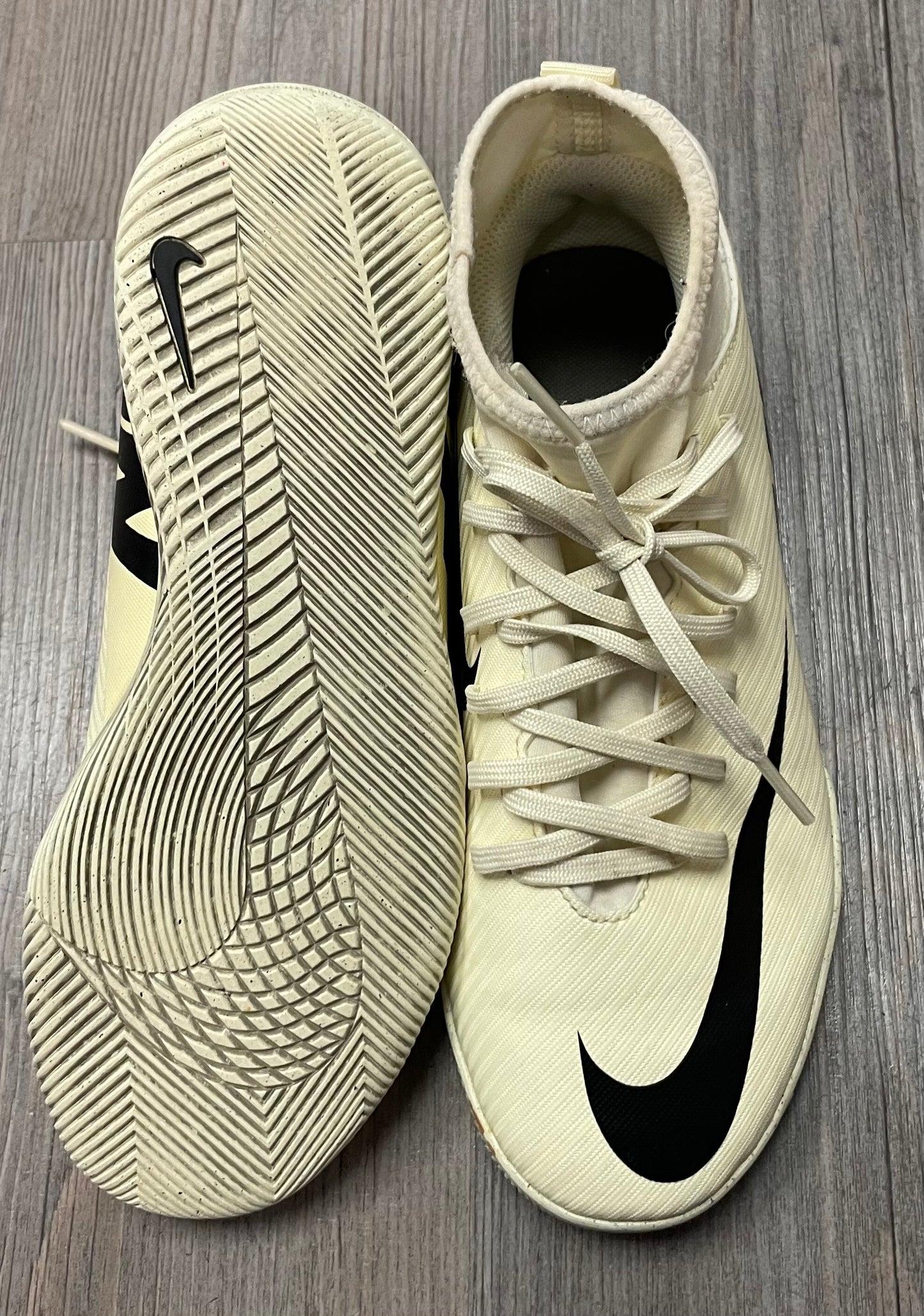 Beige  Nike Mecurial Indoor Clea, 5Y