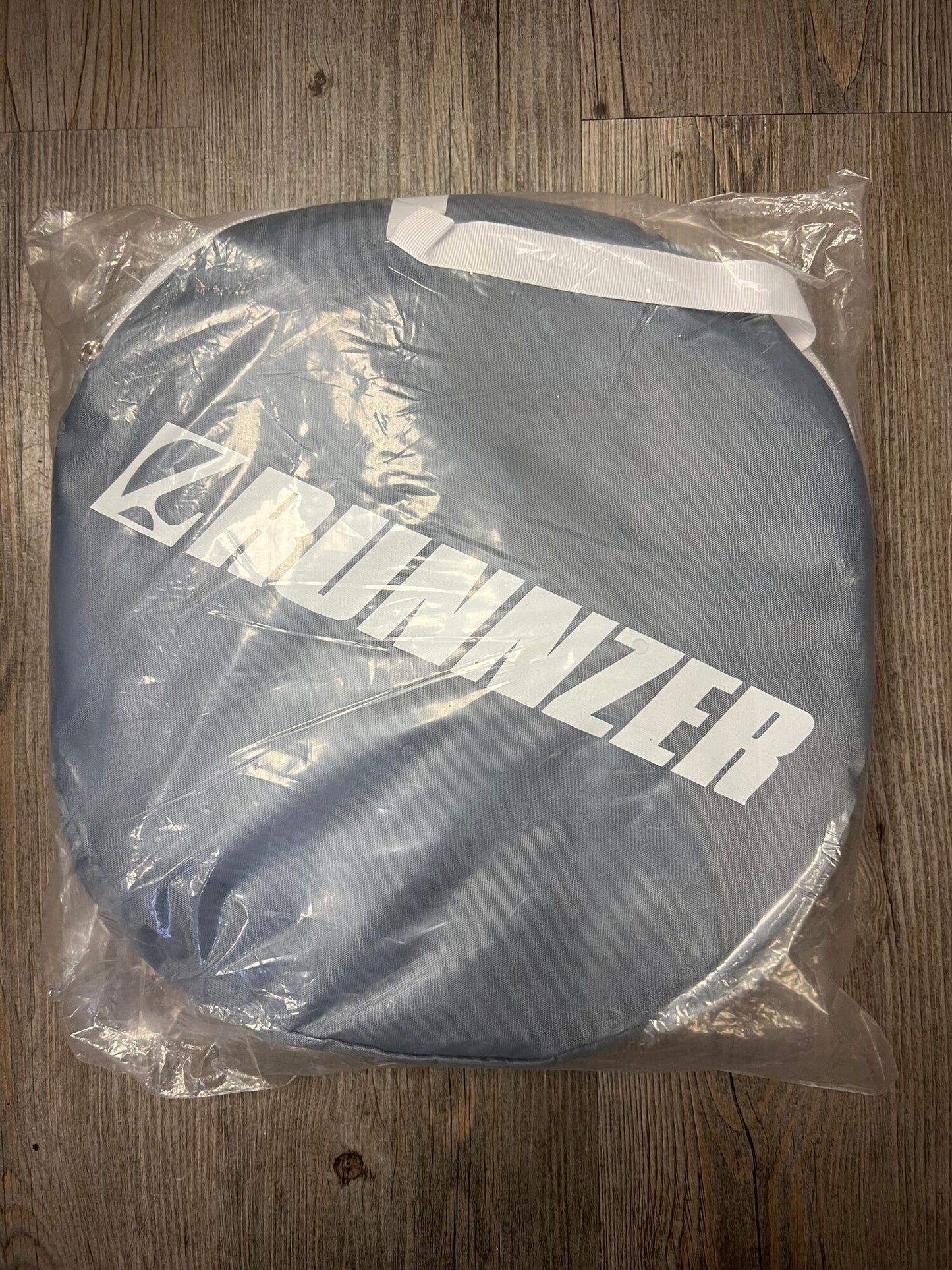 White  L Runnzer Pop Up Tent, NEW