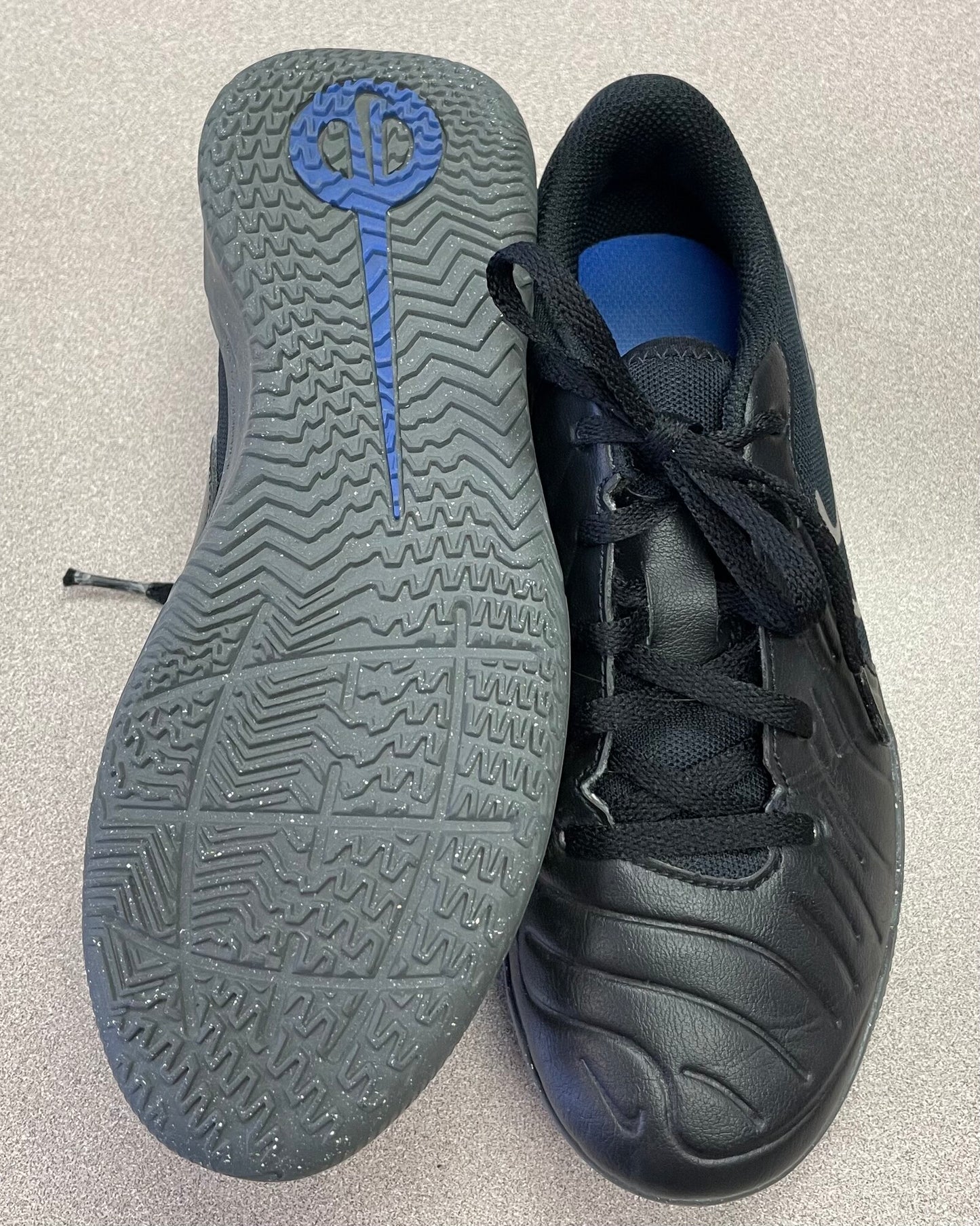 Black  Nike Indoor Soccer Cleats, 3.5Y