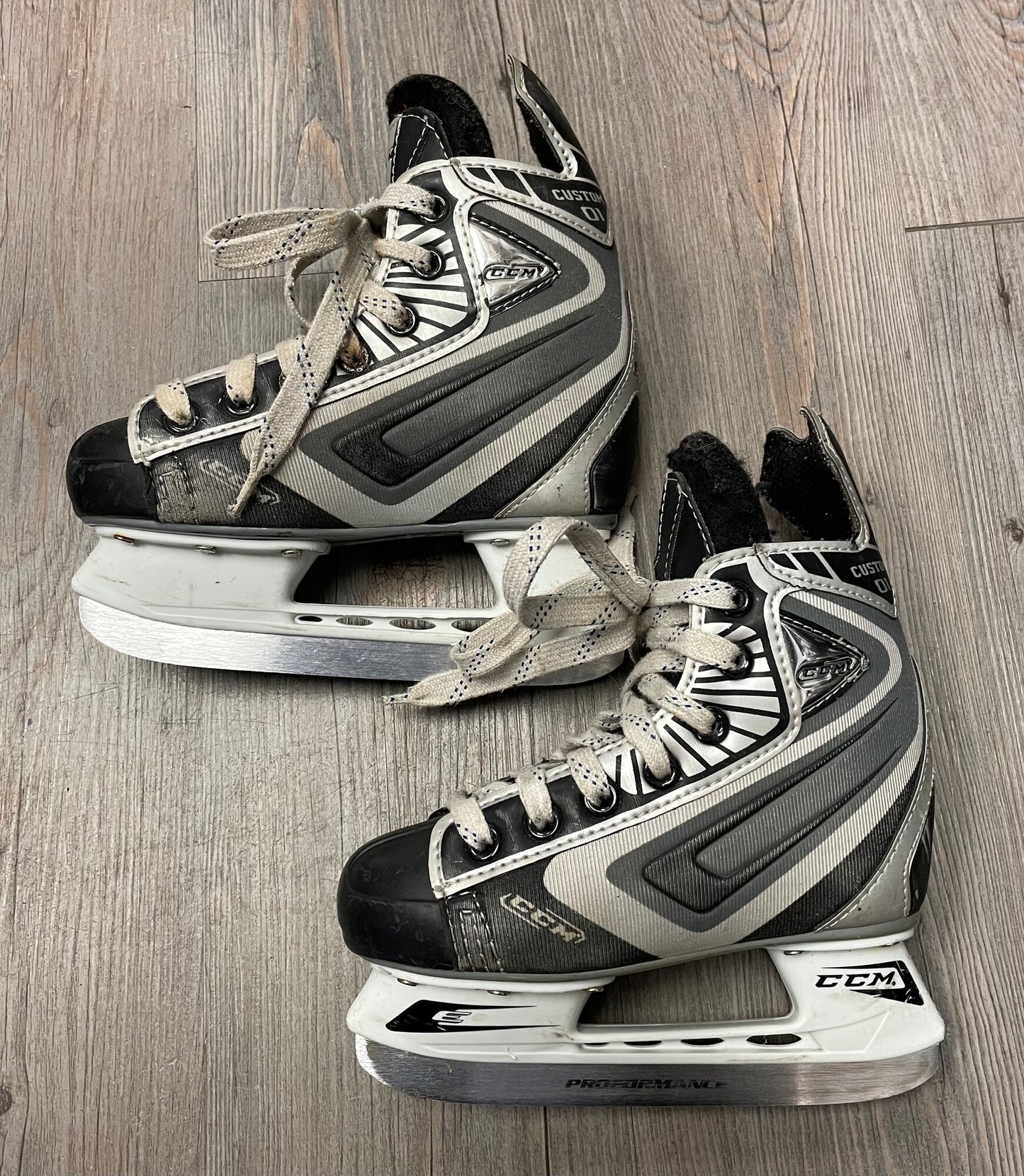 Black  CCM Custom 01 Proformance, 11Y