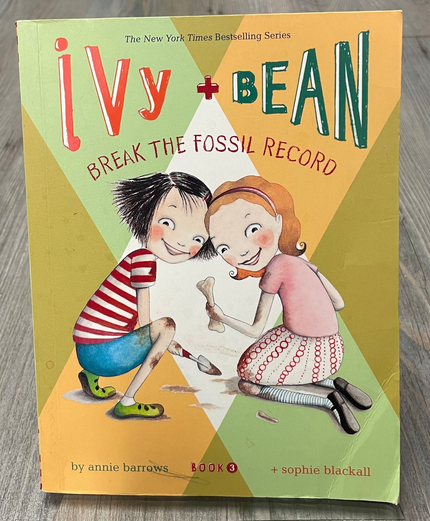 Yellow  Ivy & Bean #3, Paperback