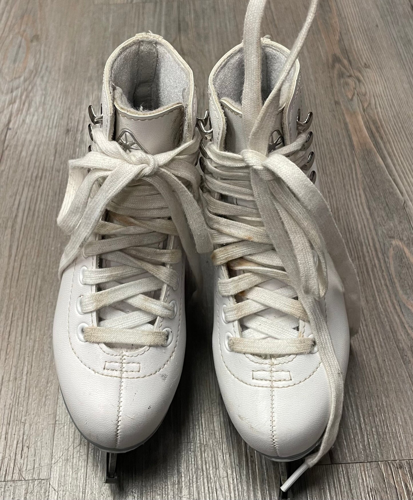 White  Jackson 150 Figure Skates, 12Y