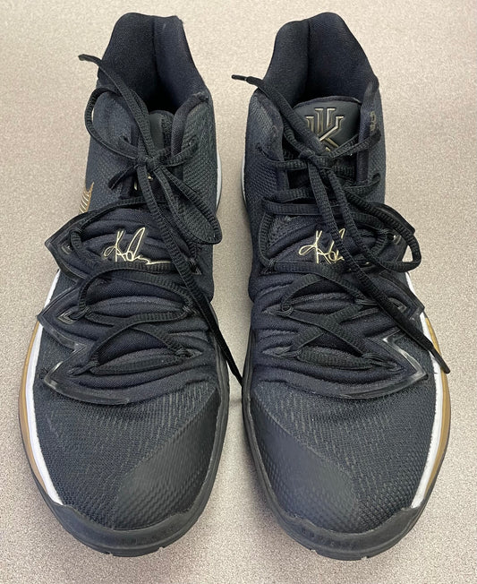 Black  Nike Kyrie Basketball Sho, 8Y