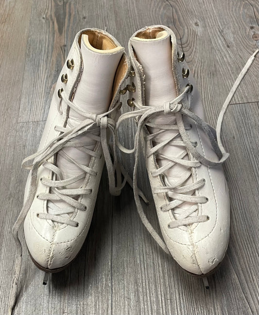 White  Gam Figure Skates, 2Y